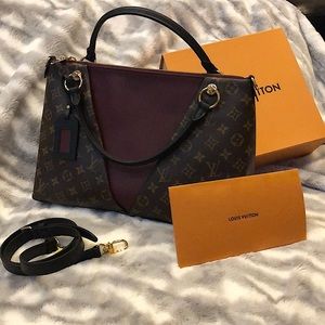 Authentic new Louis Vuitton V tote MM